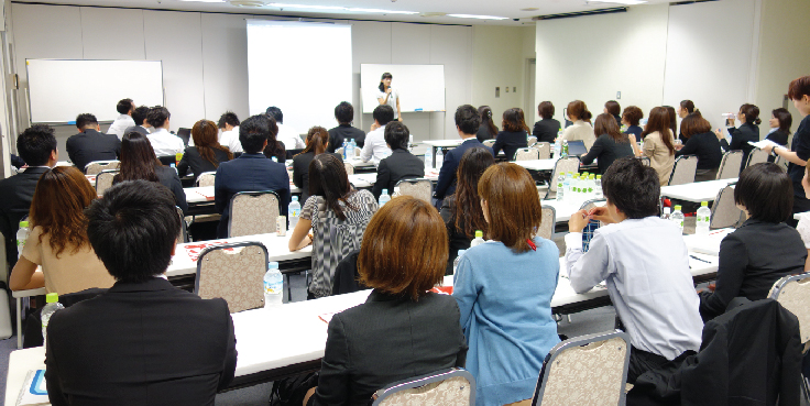 Employees gather from all over the country! General meetings several times a year