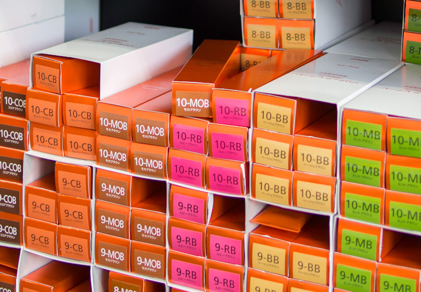 Selected coloring agent and facility